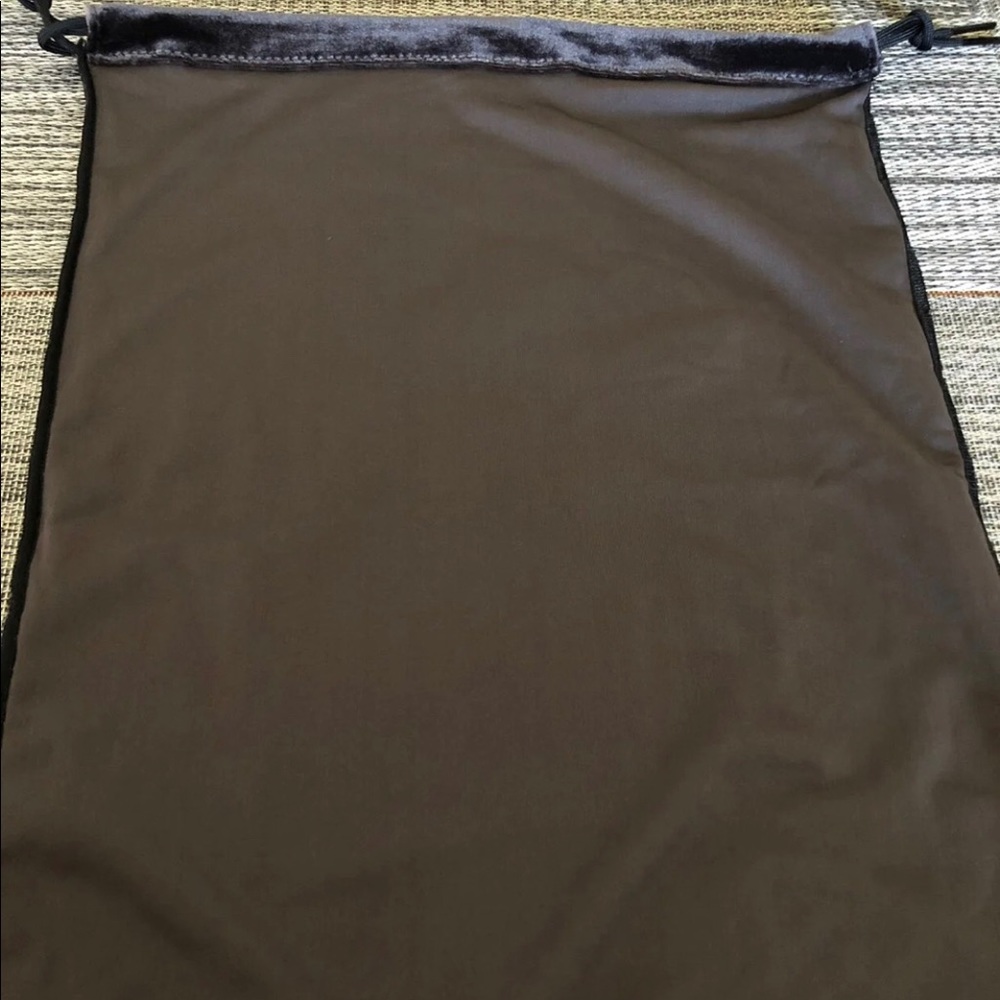 Nike Rose Velvet Soft Shoe Bag - Picture 5 of 8